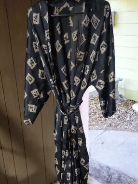 Black Kimono-Style Robe with Beige Geometric Print 80s